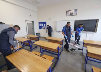 İBB, bir haftada 65 bin öğrencinin okulunu temizledi