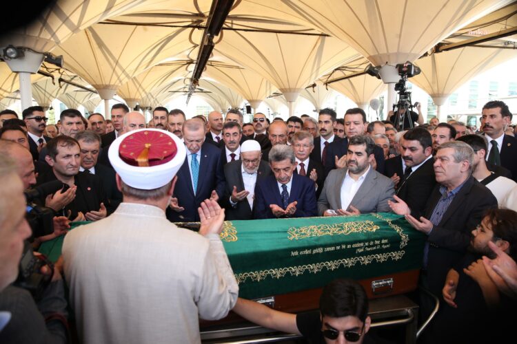 Recai Kutan son yolculuğuna uğurlandı