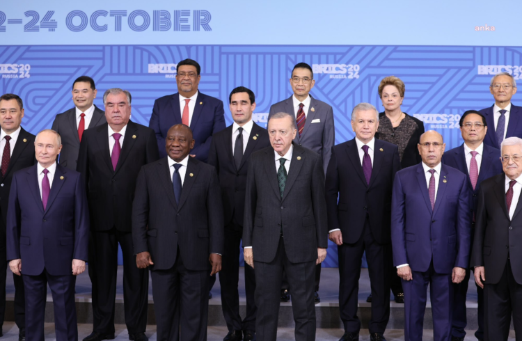 Erdoğan: “BRICS’in daha adil bir küresel düzenin inşasına katkılar sunduğuna inanıyoruz”