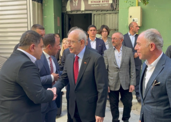 Kılıçdaroğlu’ndan Sinan Ateş’in annesi Saniye Ateş’e ziyaret