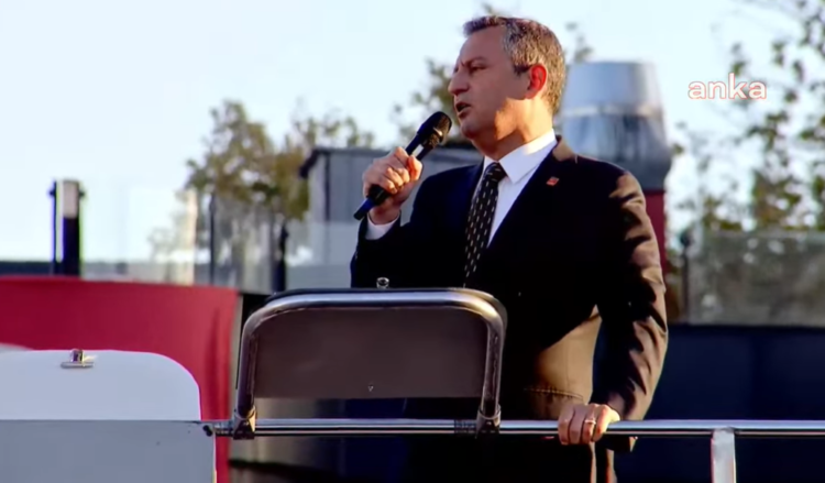 Özgür Özel: Bu darbeye karşı dimdik ayaktayız