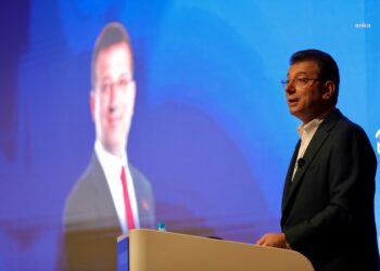 İmamoğlu: Ülkemizin sıçrayarak kalkınacağı günleri yakalamak için gençlerimizin yanındayız