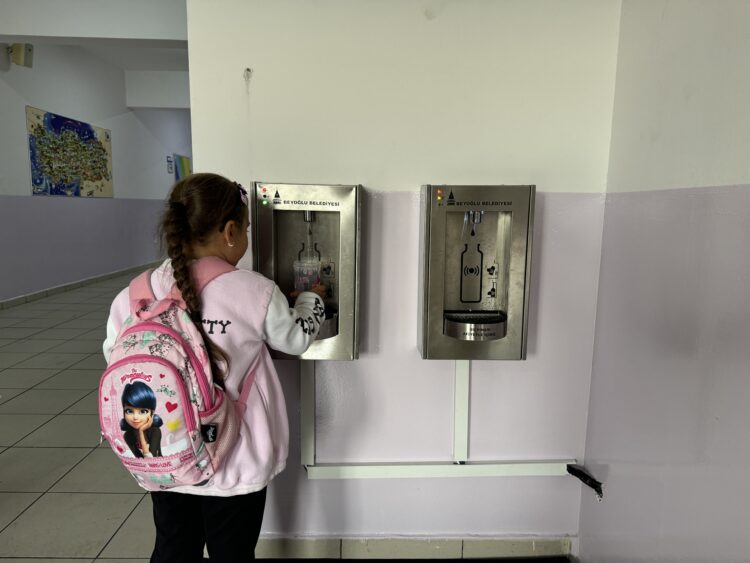 Beyoğlu Belediyesi, devlet okullarına su arıtma cihazı yerleştirmeye başladı