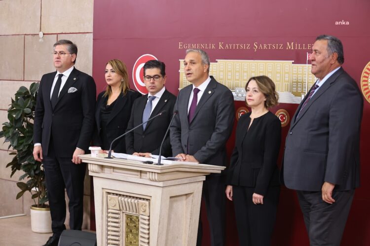 Özçağdaş: “Okul zili çocukların midesinde çalmaktadır”