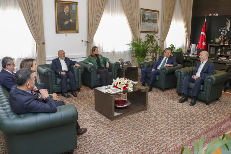 Özgür Özel, işçi sendikaları konfederasyon başkanları ile bir araya geldi