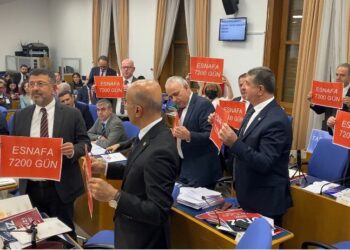 CHP’li milletvekilleri, Bağ-Kur prim gün sayısının düşürülmemesini protesto etti