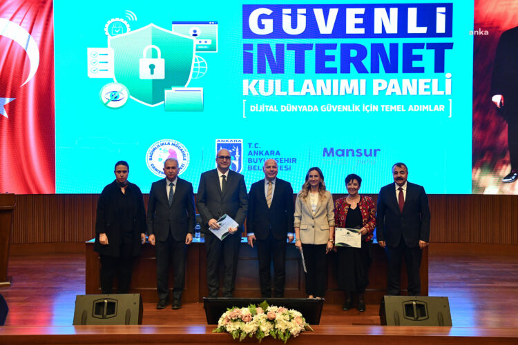 Ankara Büyükşehir Belediyesi’nden internet bağımlılığına dikkat çeken panel