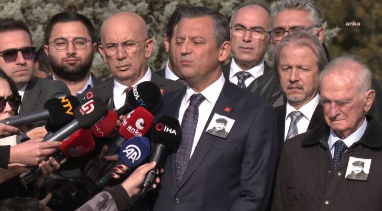 Özel, ölüm yıl dönümünde Bülent Ecevit’in mezarını ziyaret etti…