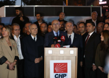 CHP, Ankara’da Ahmet Özer’in tutuklanmasını protesto etti…