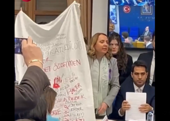 CHP’den Aile Bakanı’na Meclis’te kefenli protesto