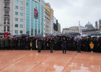 Taksim’de Atatürk’ü anma töreni düzenlendi