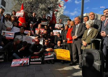 CHP, Esenyurt’taki “Demokrasi Nöbeti”ni büyütüyor…