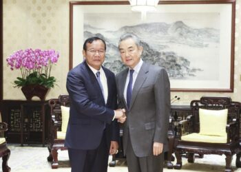 Çin Dışişleri Bakanı, Kamboçya Başbakan Yardımcısı ile görüştü