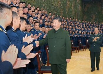 Çin Cumhurbaşkanı Xi: Güçlü ve modern bir hava indirme birliği oluşturmalıyız