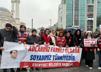 CHP’nin ‘Demokrasi Nöbeti’ sürüyor