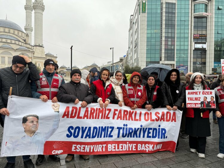 CHP’nin ‘Demokrasi Nöbeti’ sürüyor