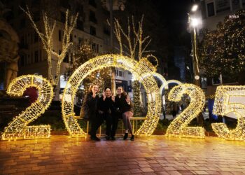 Şişli Belediyesi sokaklarını yılbaşına hazırladı