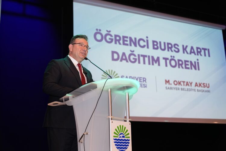 Sarıyer’de 7500 öğrenciye burs kartı dağıtım töreni gerçekleştirildi