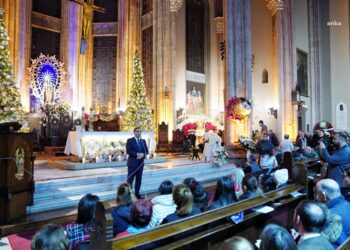 Beyoğlu’nda noel birlik ve barış mesajıyla kutlandı