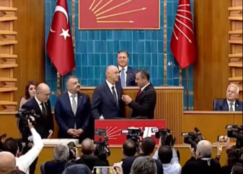 İzmir Milletvekili Ümit Özlale, CHP’ye katıldı