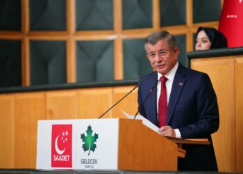 Davutoğlu: Suriye’de şimdi savaş vakti değil diplomasi vakti