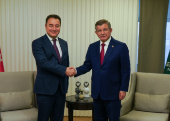 Ali Babacan, Ahmet Davutoğlu’nu ziyaret etti