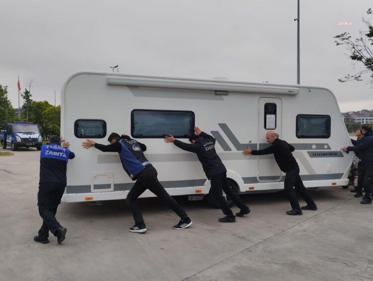 İBB kamu alanlarını işgal eden karavanları tahliye ediyor