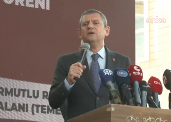 Özgür Özel: “Sandık gelene kadar kırmızı kartlarımızı gösteriyoruz”