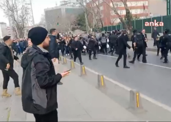 İmamoğlu’na destek için adliyeye gelen vatandaşlara polis müdahale etti