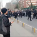 İmamoğlu’na destek için adliyeye gelen vatandaşlara polis müdahale etti