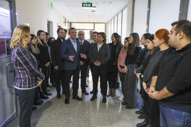 Özgür Özel’den Beşiktaş Belediyesi personeline moral ziyareti