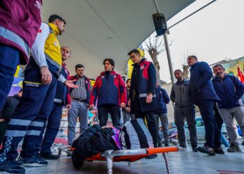 Beyoğlu Belediyesi çalışanlarına yangınla mücadele eğitimi verildi