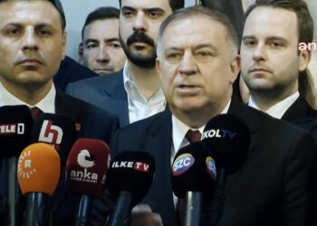 CHP’den Beşiktaş Belediyesi önünde açıklama: ‘Türkiye şafak operasyonlarından kurtulmalı’