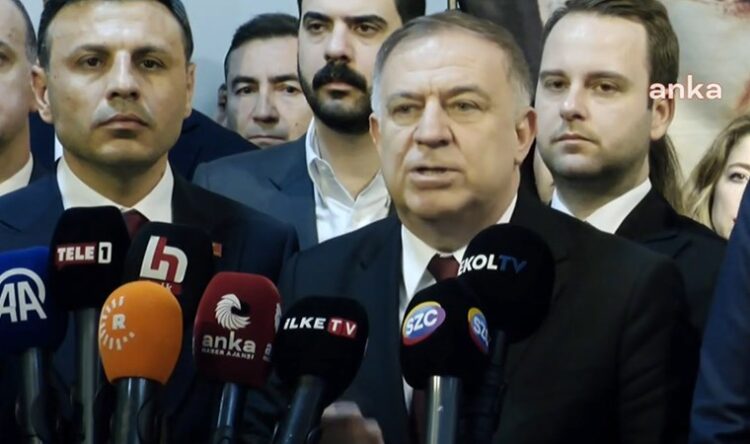 CHP’den Beşiktaş Belediyesi önünde açıklama: ‘Türkiye şafak operasyonlarından kurtulmalı’