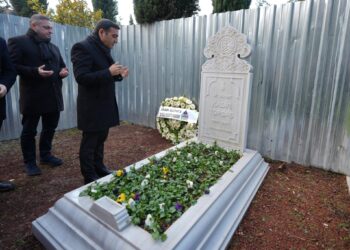 İnan Güney, Kadir Topbaş’ı mezarı başında andı