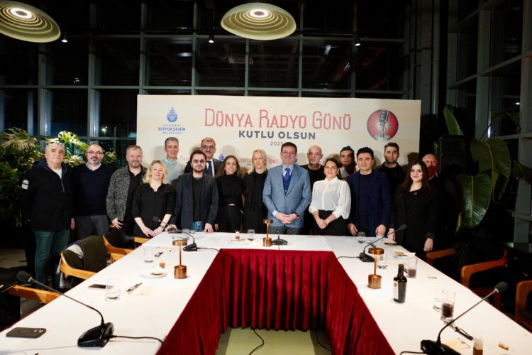 İmamoğlu, Dünya Radyo Günü’nde radyocularla buluştu…