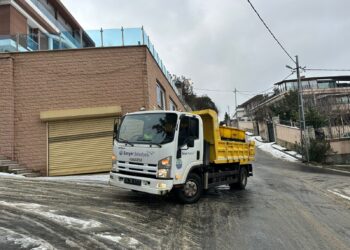 Sarıyer Belediyesi’nden kar mesaisi