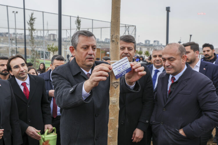 Özgür Özel, 6 Şubat deprem şehitleri anısına fidan dikti