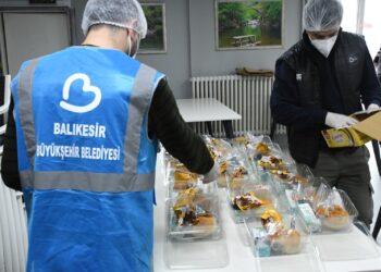 Balıkesir Büyükşehir Belediyesi’nin öğrencilere yönelik beslenme desteği sürüyor…