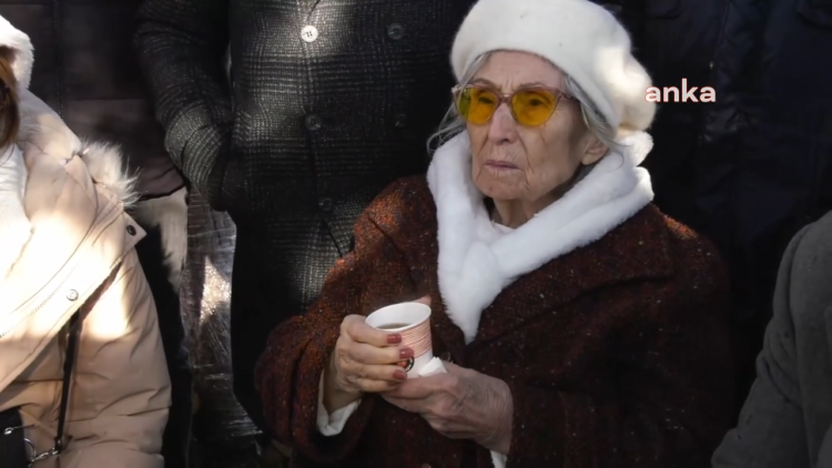 Gönül Özdağ, oğlu Ümit Özdağ’ı cezaevinde ziyaret etti