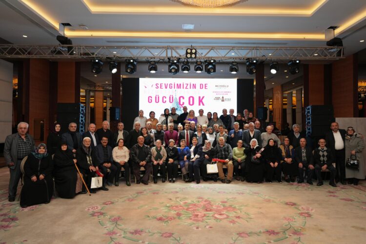 Beyoğlu’nda 50. yılını dolduran çiftlere 14 Şubat sürprizi