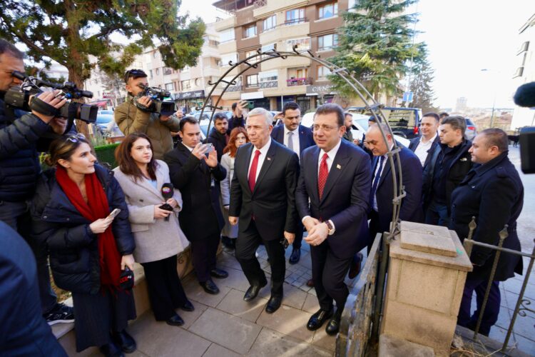 Yavaş ve İmamoğlu’ndan Özdağ’ın annesine ziyaret…
