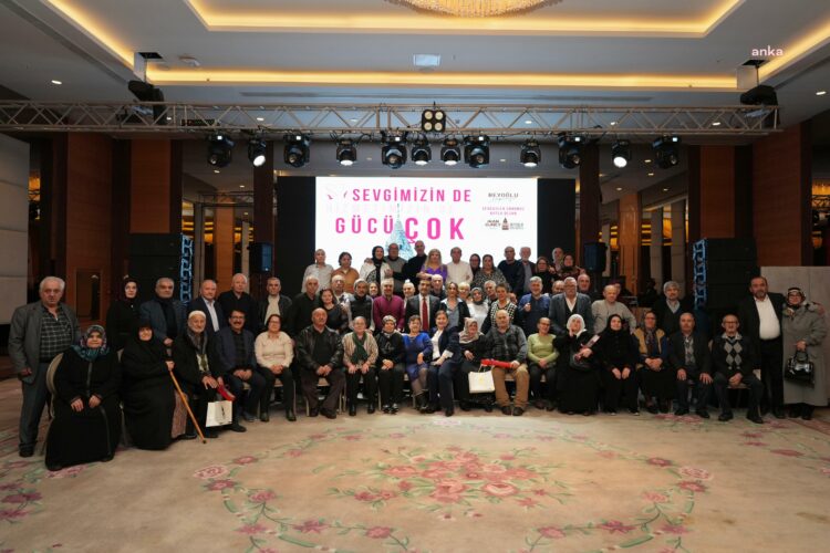 Beyoğlu’nda 50. yılını dolduran çiftlere 14 şubat sürprizi