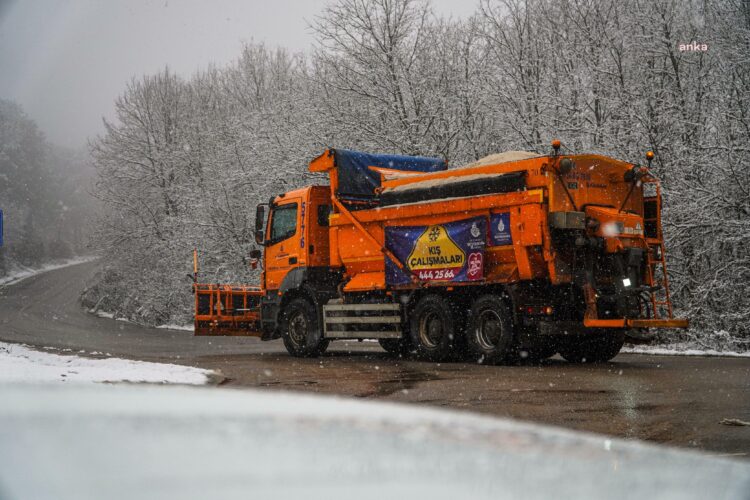 İBB’de karla mücadelede görevli tüm birimler tam kapasiteyle göreve başladı