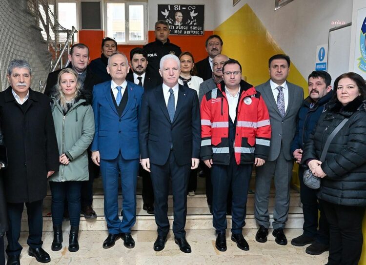 Gaziosmanpaşa’da ilkokulda deprem tatbikatı