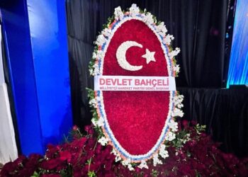 Bahçeli’den AKP kongresine özel çiçek aranjmanı
