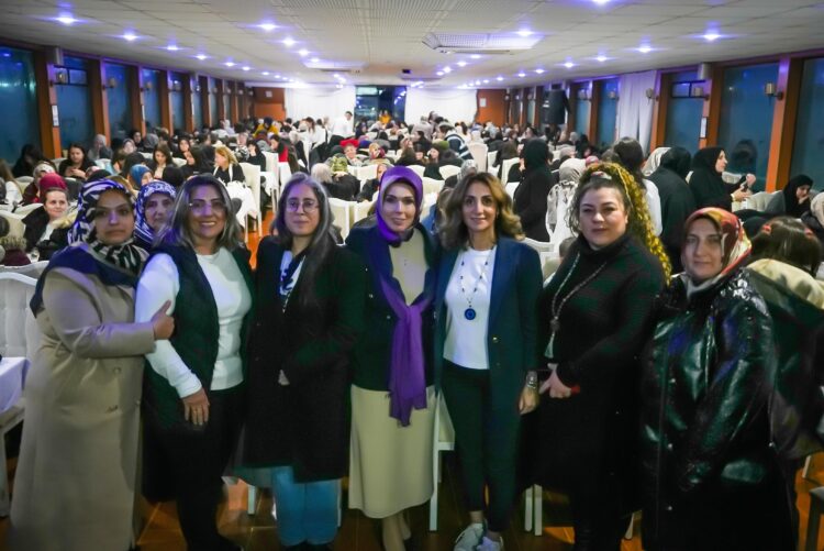 Beyoğlu’nun kadınları 8 Mart’ı Boğaz’da kutladı