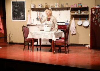 Eyüpsultan Belediyesi “Shirley Valentine” oyununa ev sahipliği yaptı