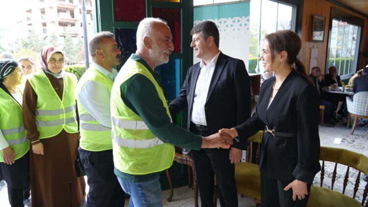 Adıyaman Belediye Başkanı Tutdere, vatandaşlarla bayramlaştı