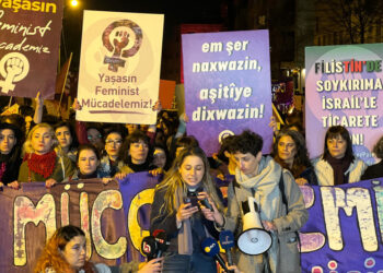 İstanbul’da Feminist Gece Yürüyüşü: ‘Özgür hayatları almadan bir yere gitmiyoruz’